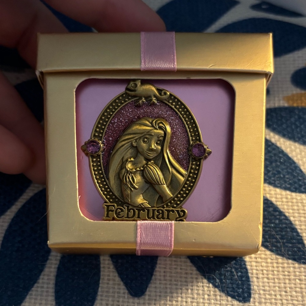 2016 Collectible Disney Princess Birthstone Pin in Box-February’s Rapunzel